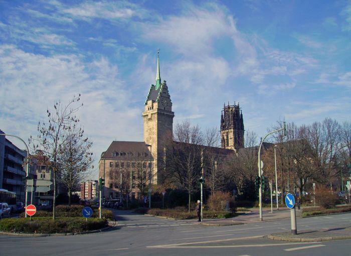 Duisburg - Rathaus und Salvatorkirche